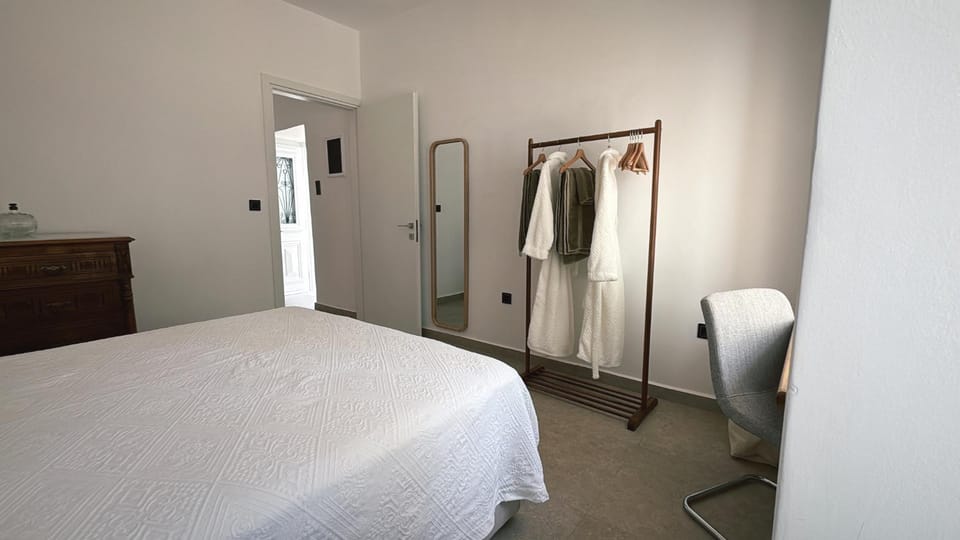 Bed, Bedroom, furniture, towels, wardrobe