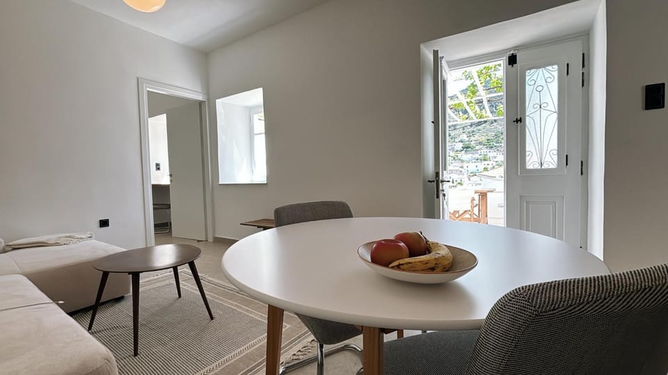 Balcony/Terrace, Living room, Dining area, Mountain view, Mountain view
