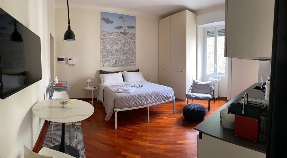 Bed, Living room, Photo of the whole room, Seating area, Bedroom