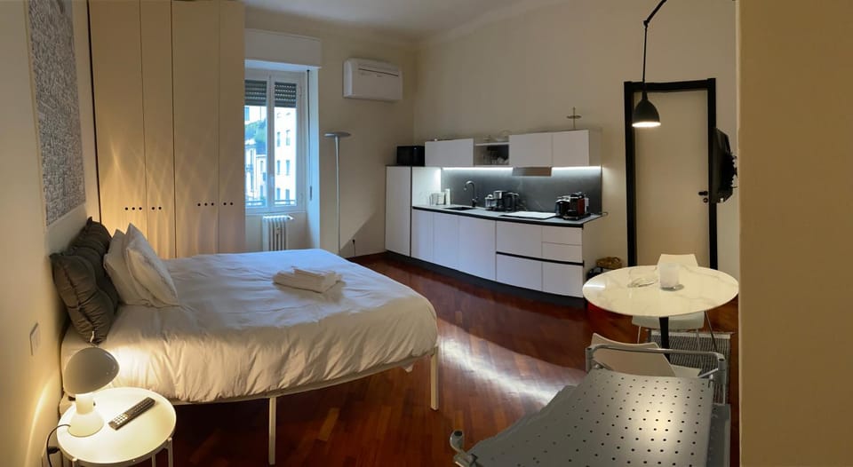 Bed, Kitchen or kitchenette, Living room, Photo of the whole room, Seating area, Bedroom, towels, air conditioner
