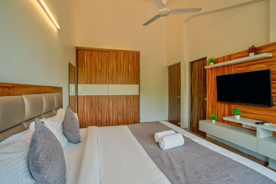 Bed, wardrobe