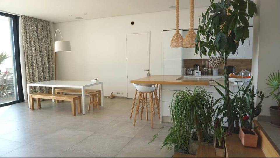 Dining area, kitchen