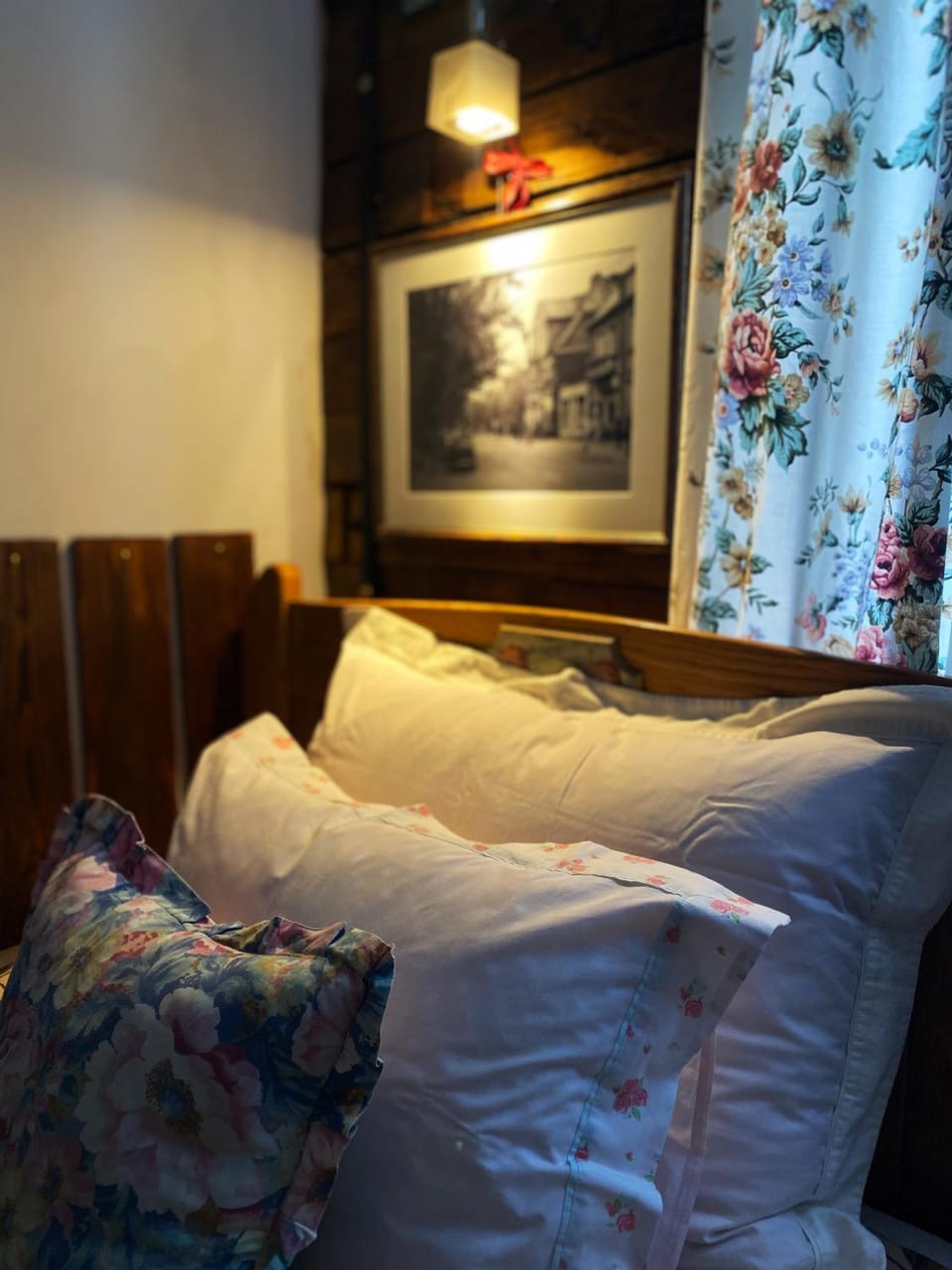 Bed, Photo of the whole room, Seating area