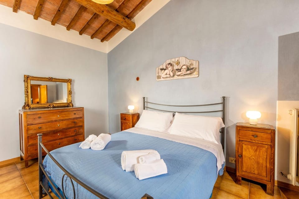 Bed, Bedroom, towels