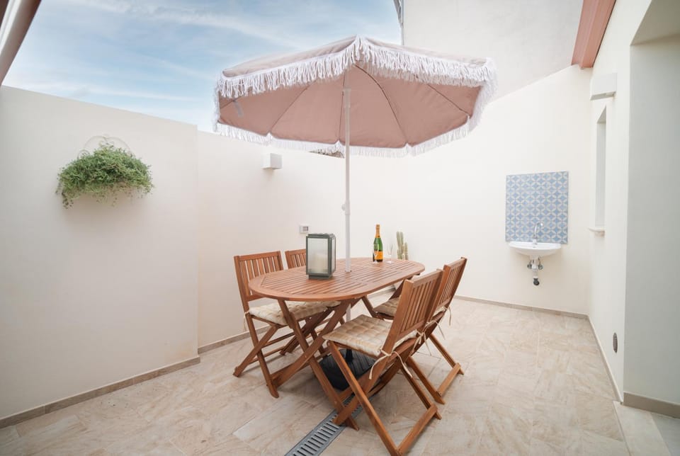 Property building, Patio, Balcony/Terrace, Inner courtyard view