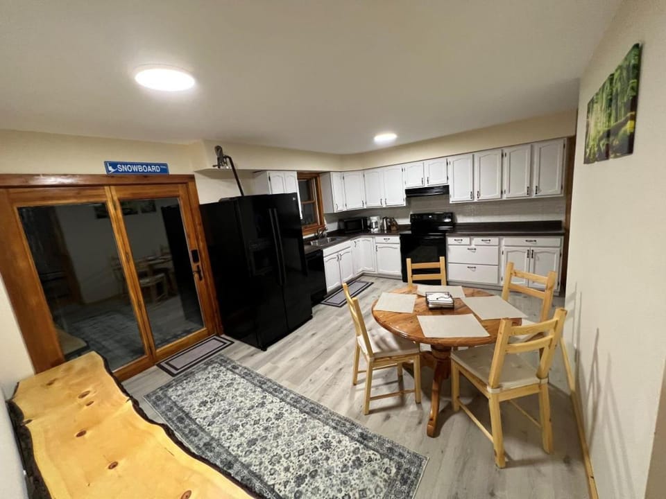 Kitchen or kitchenette, Guests