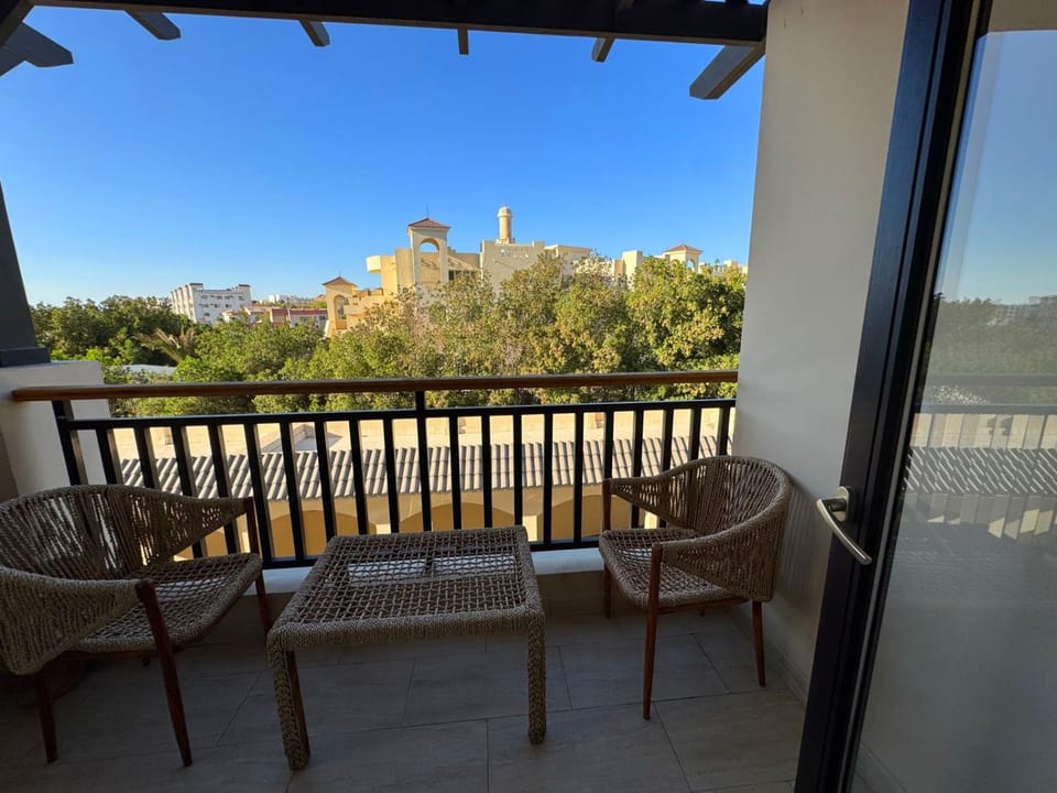 Property building, Day, Seating area
