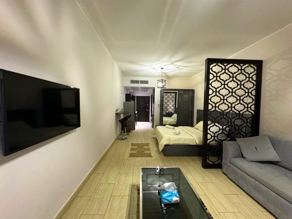 Communal lounge/ TV room, Bed, TV and multimedia, Living room, Photo of the whole room, Evening entertainment, Bedroom