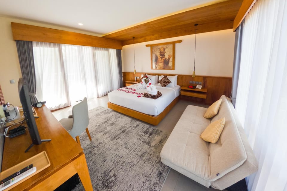 Bed, TV and multimedia, Bedroom