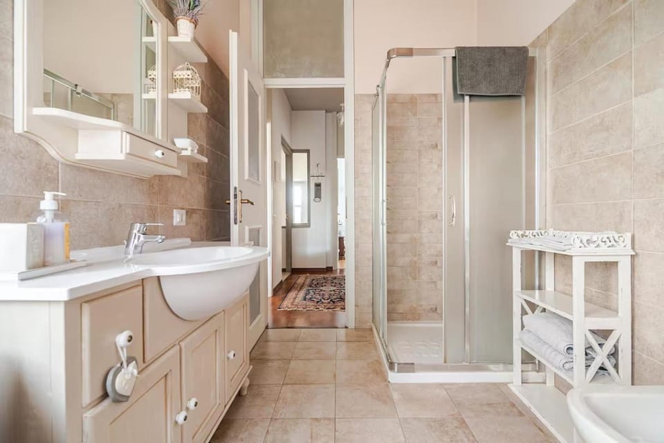 Shower, Bathroom, towels