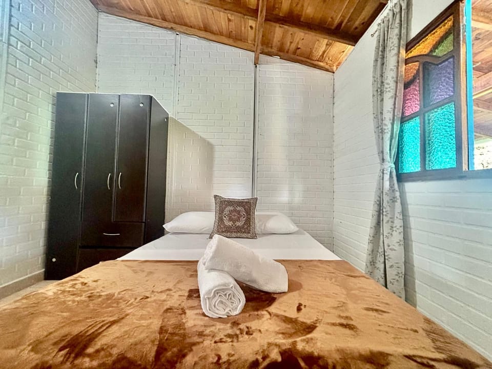 Bedroom, towels