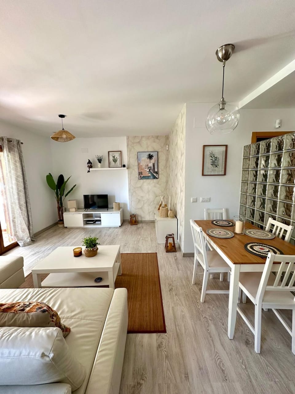Living room, Dining area