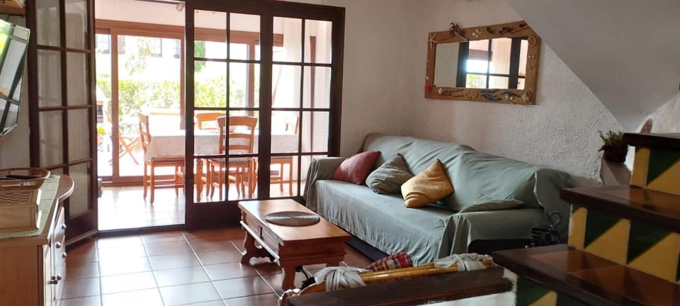 TV and multimedia, Living room, Seating area, Garden view, air conditioner