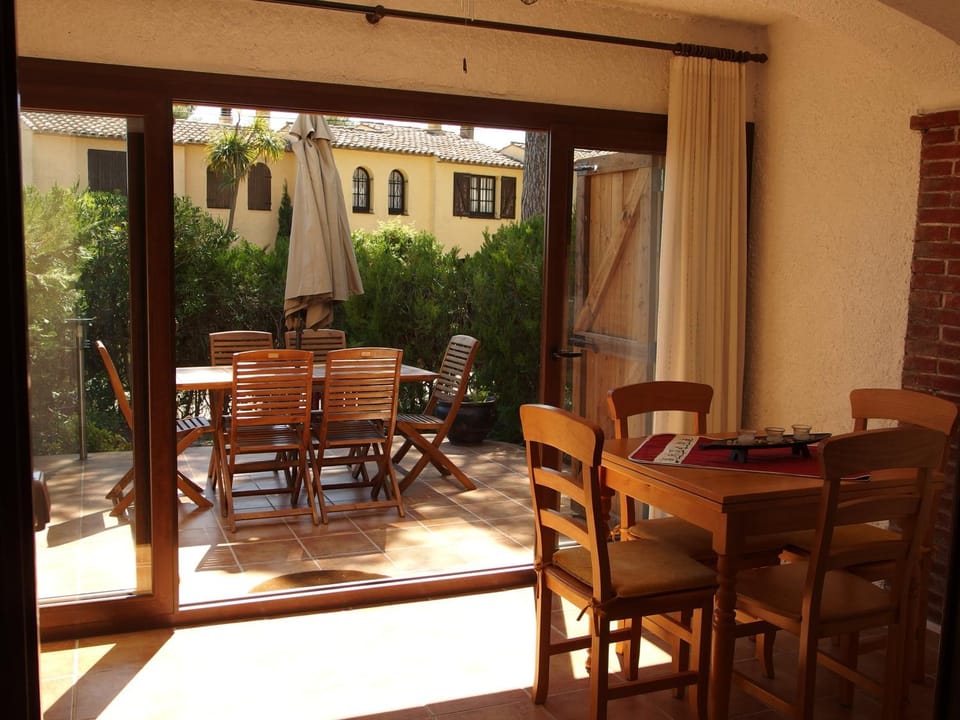 BBQ facilities, Garden, Dining area, Garden view, Sea view, air conditioner