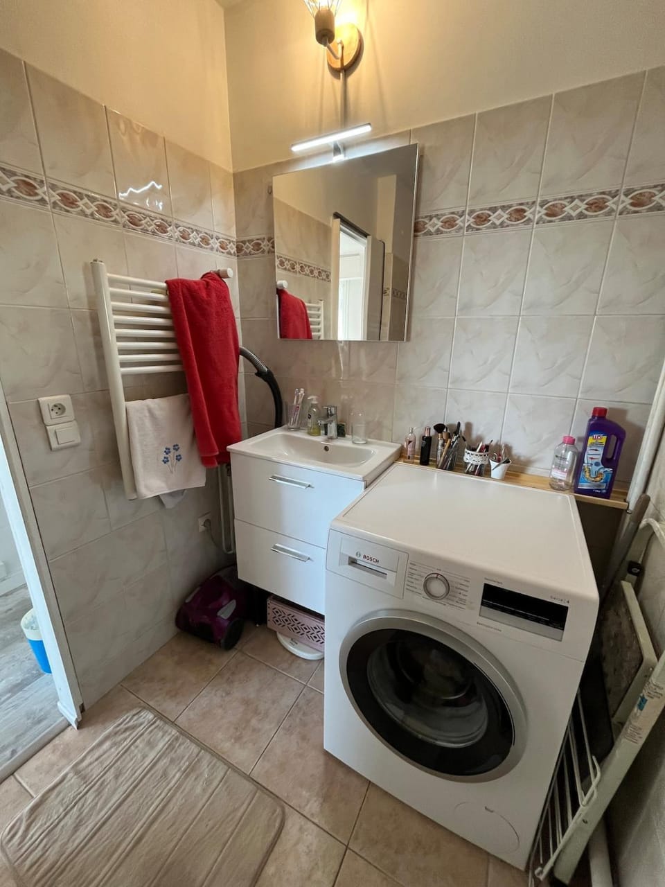 Bathroom, washing machine
