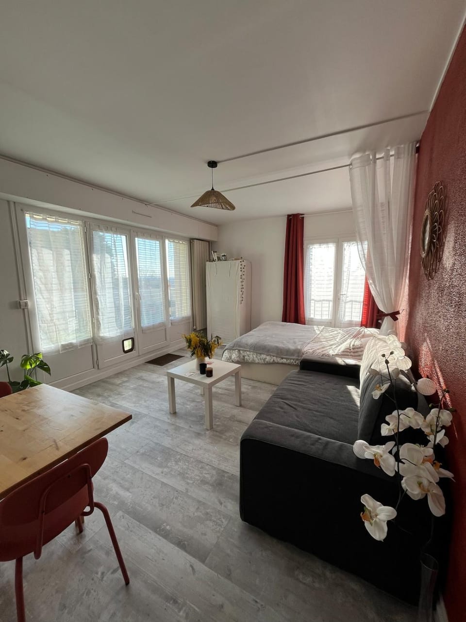 Living room, Photo of the whole room