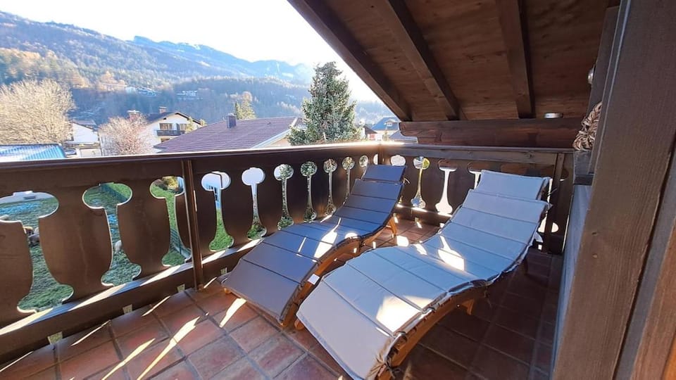 Balcony/Terrace, Mountain view