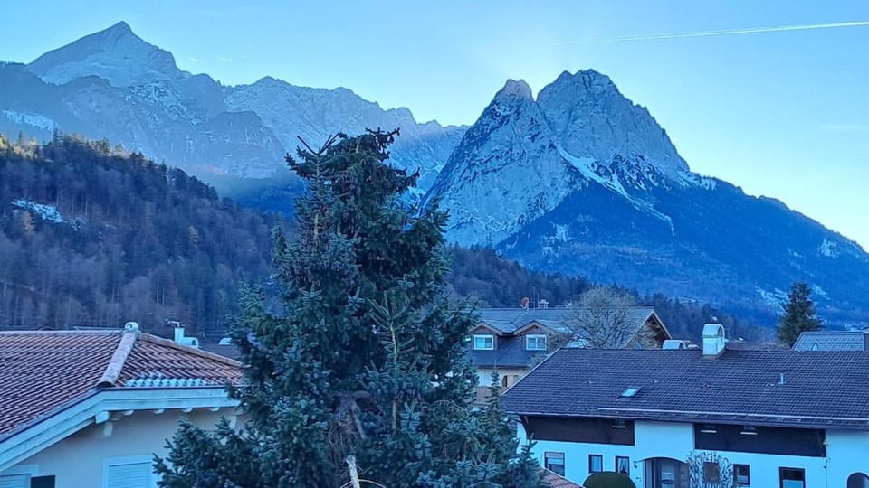 Balcony/Terrace, Mountain view
