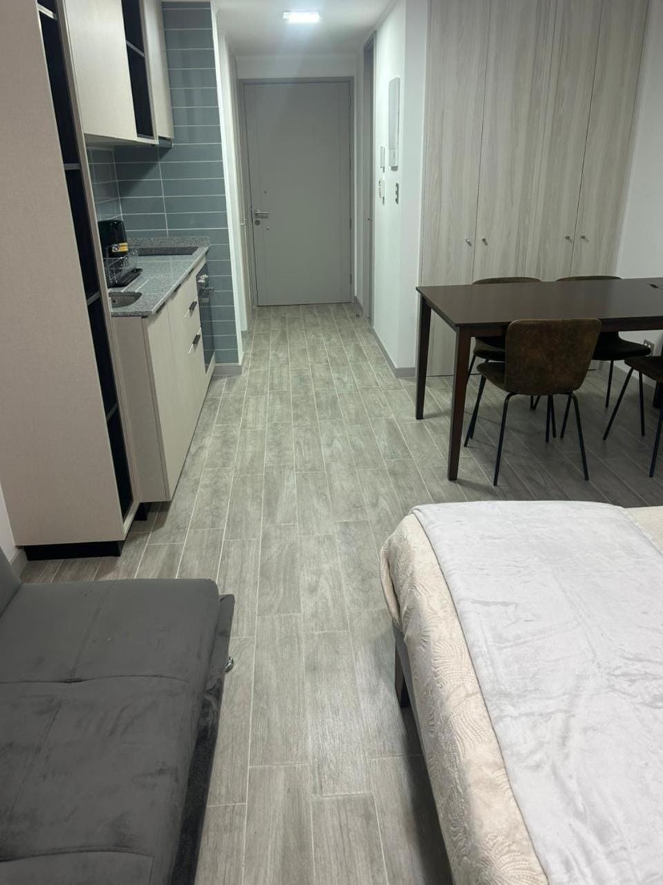 Kitchen or kitchenette, Dining area