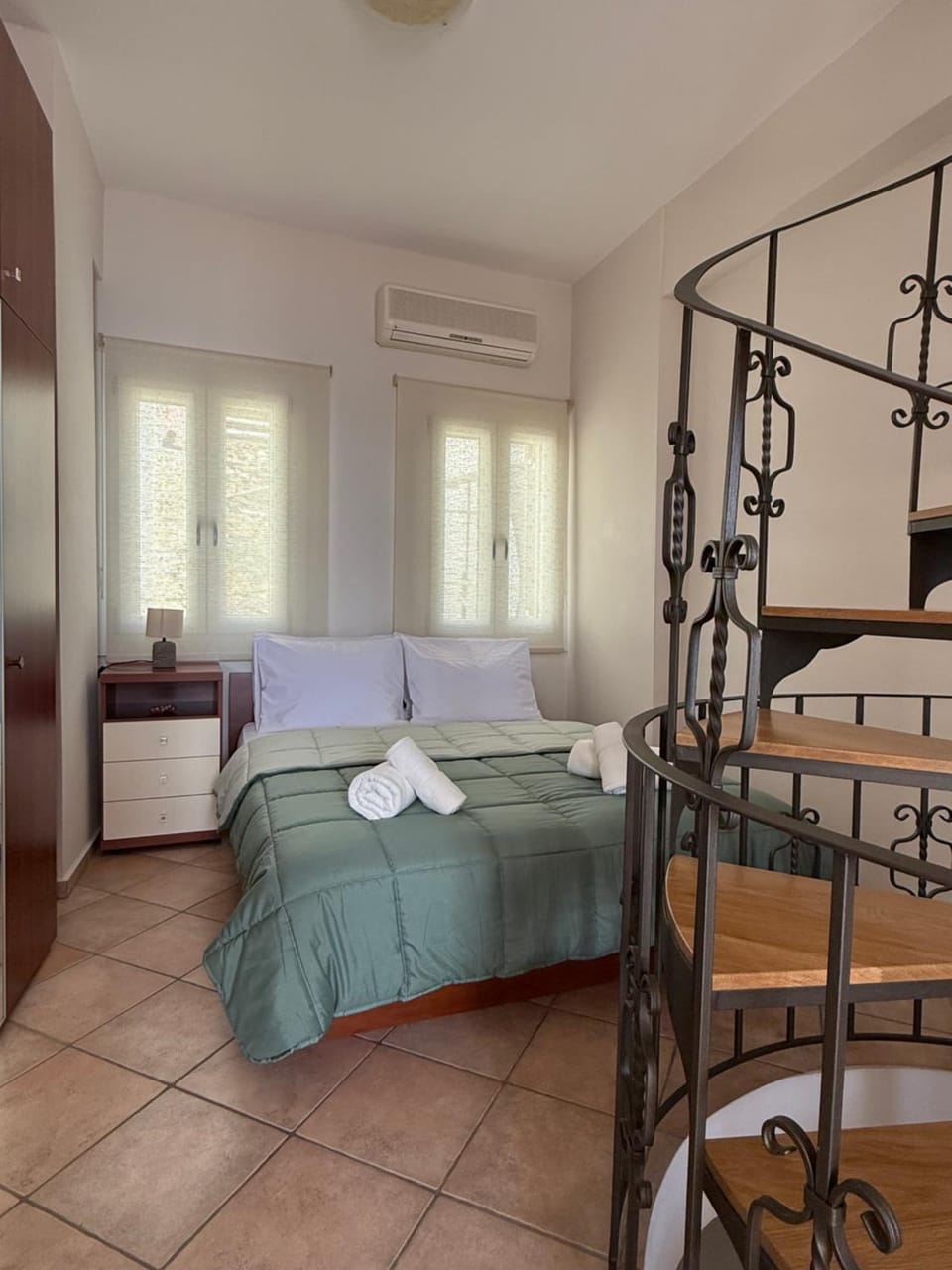 Bed, Bedroom, towels, air conditioner