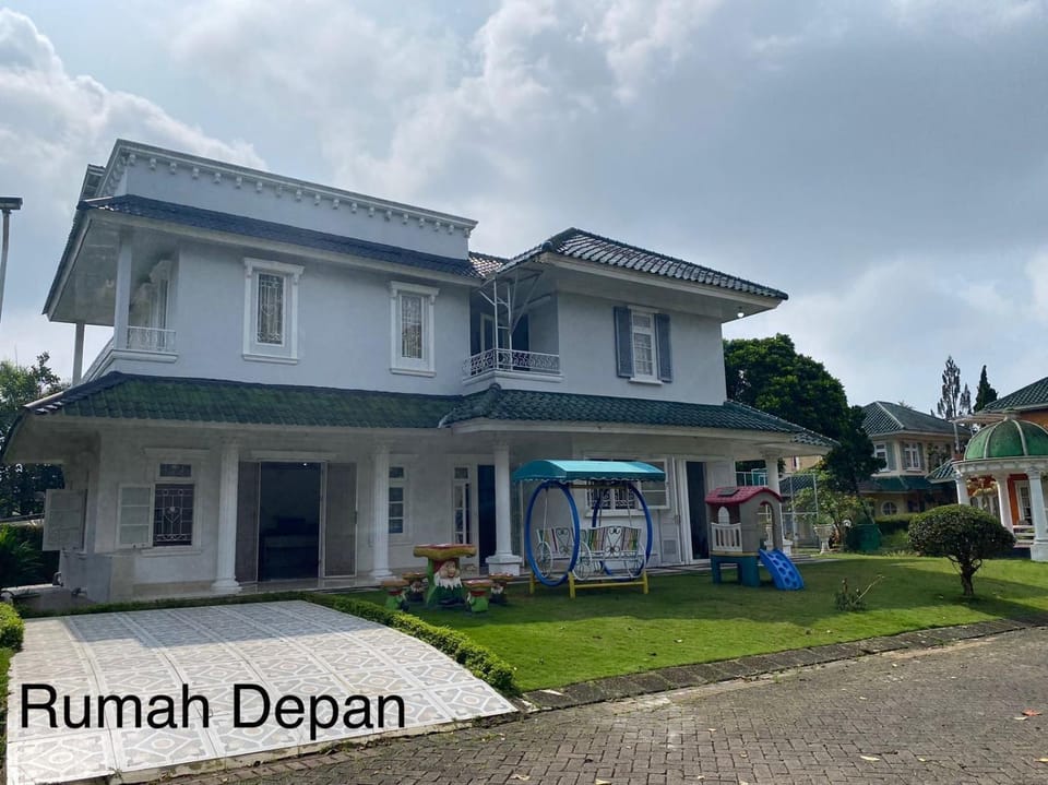 Via puncak resort Villa in West Java