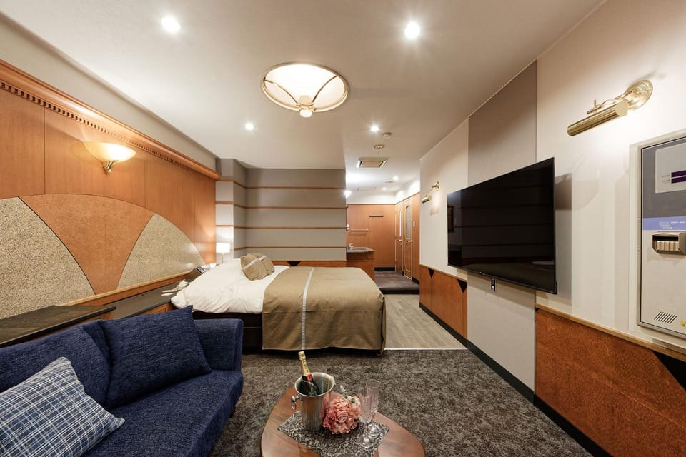 Bed, TV and multimedia, Living room, Bedroom
