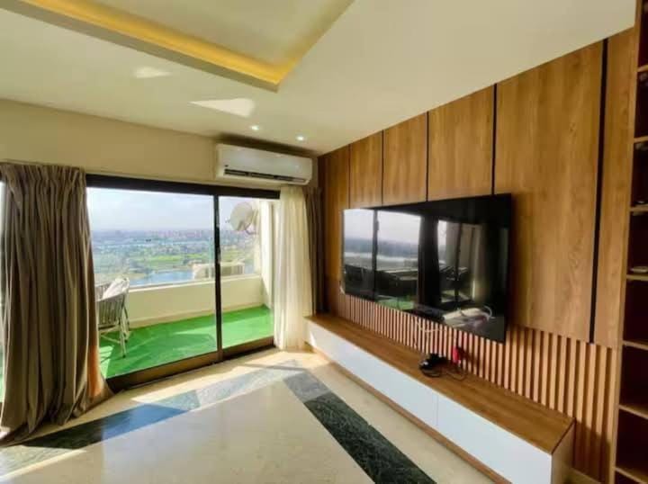 شقة فندقية vip للإيجار علي النيل كورنيش المعادى ڤيو الأهرامات Apartment in Cairo Governorate