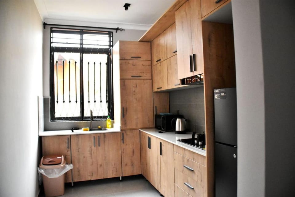 Coffee/tea facilities, Kitchen or kitchenette, stove