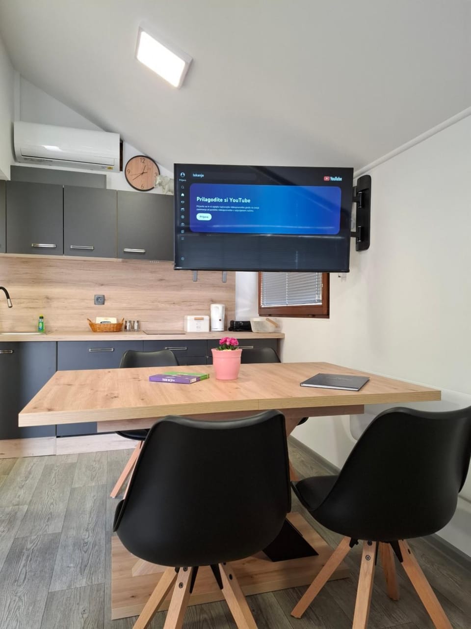 TV and multimedia, Dining area, air conditioner
