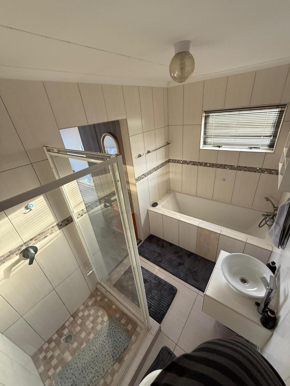 Shower, Toilet, Bathroom, Bath, towels