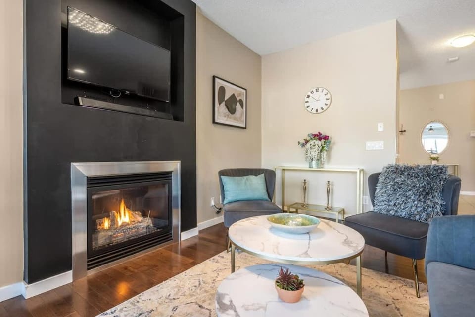The Trenta - 4BD 3BA 2 Kitchen Stunner House in Calgary