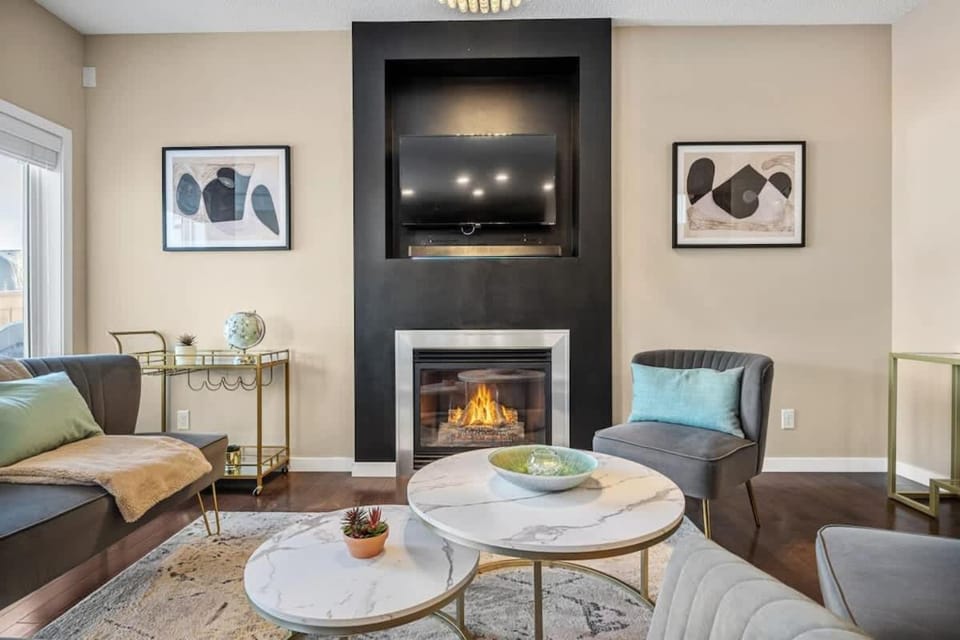 The Trenta - 4BD 3BA 2 Kitchen Stunner House in Calgary