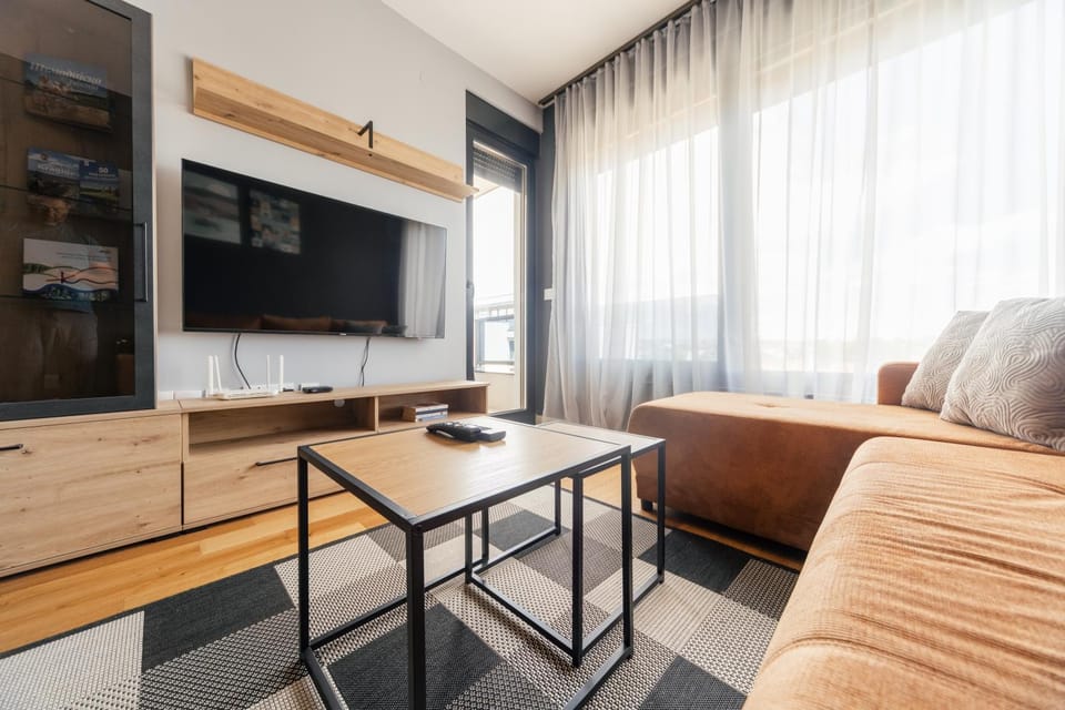 TV and multimedia, Living room, Seating area, internet