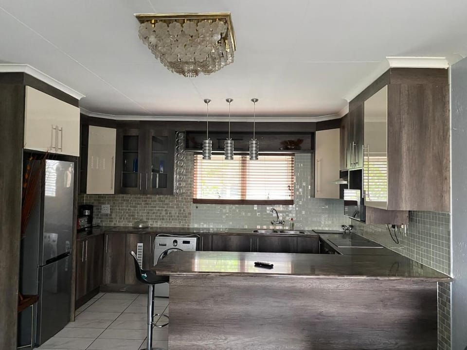 Cozy two bedroom apartment with Study Apartment in Sandton
