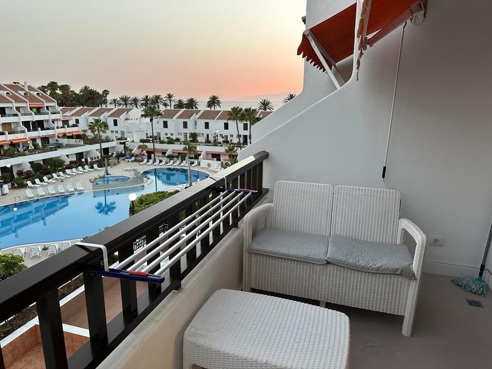 Balcony/Terrace, Balcony/Terrace, Pool view, Sea view