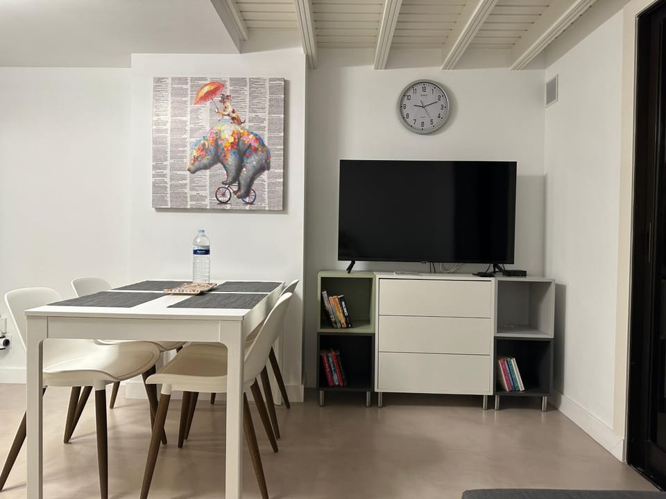 TV and multimedia, Dining area