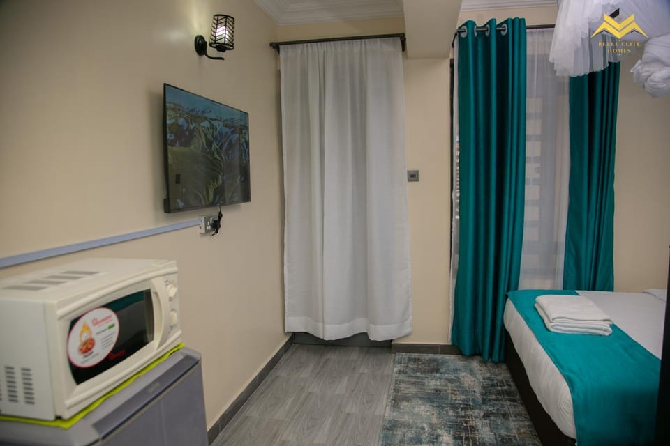 Bed, TV and multimedia, towels