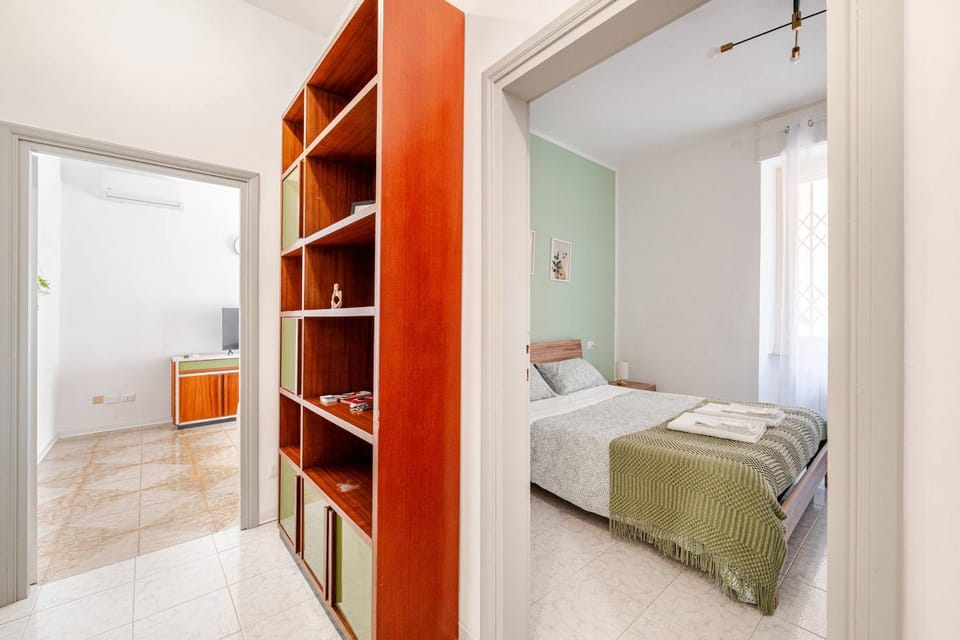 Bed, TV and multimedia, Seating area, Bedroom, internet, internet, internet, locker, locker, wardrobe, air conditioner, air conditioner