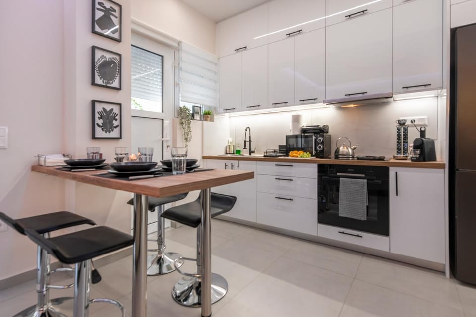 Modern Stay in Athens Center Apartment in Athens