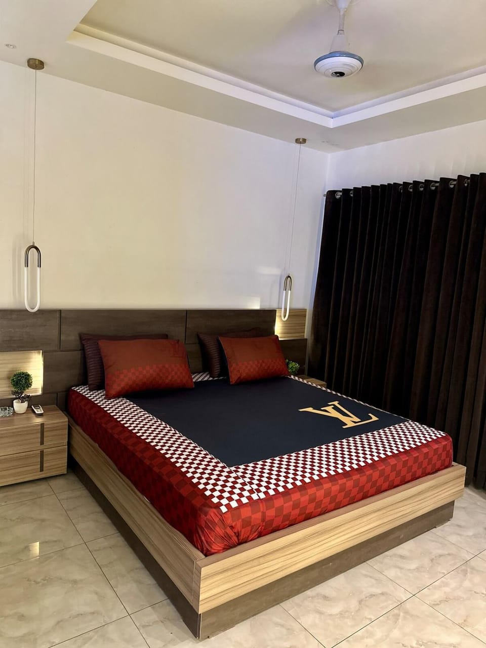 Photo of the whole room, Bedroom