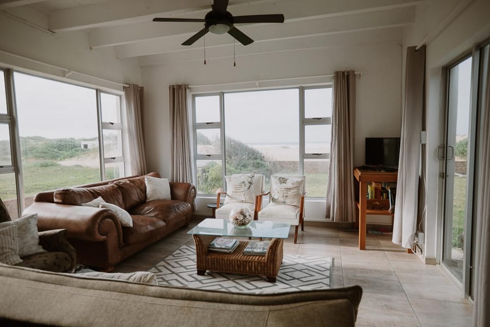 Communal lounge/ TV room, Living room, Seating area