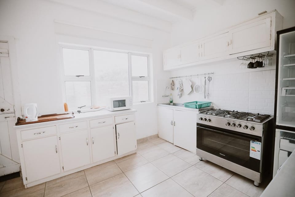 Kitchen or kitchenette, oven, stove