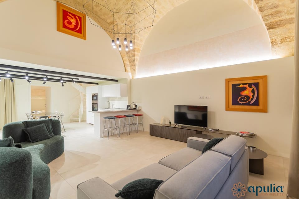 Kitchen or kitchenette, Living room, Seating area