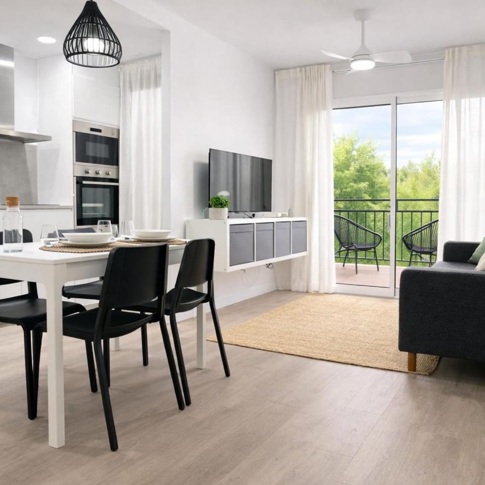 TV and multimedia, Living room, Seating area, Dining area