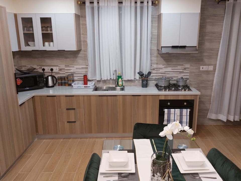 supreme living apartments with amazing city views, swimming pool, fully equipped gym, ample parking space and proximity to major shopping malls Apartment in Nairobi County