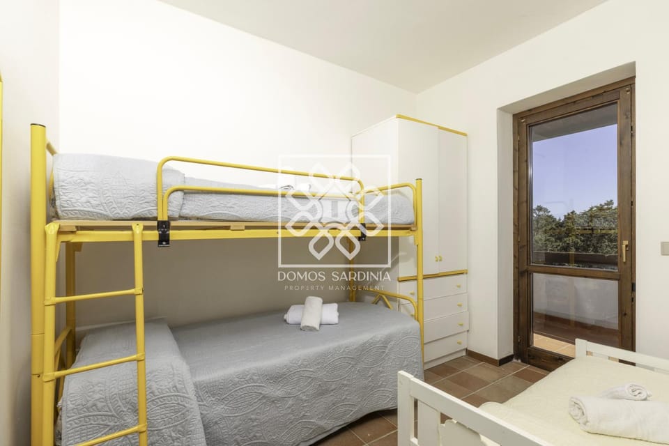 Bedroom, bunk bed