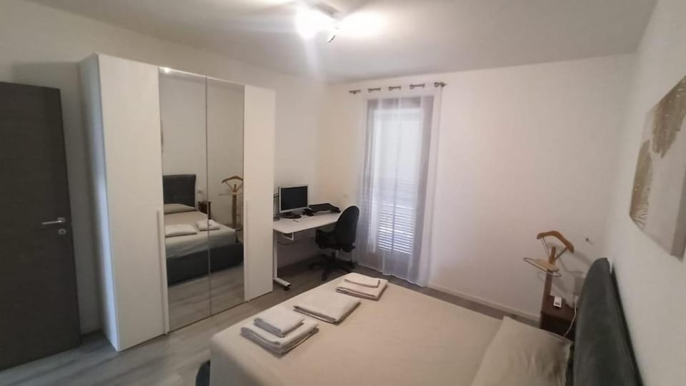 Bed, Photo of the whole room, Bedroom, wardrobe