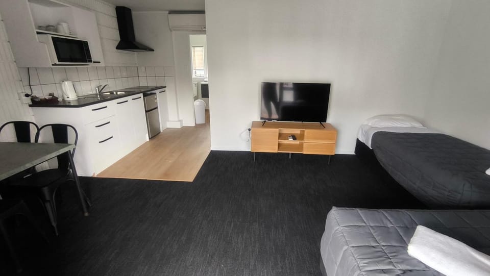 TV and multimedia, Kitchen or kitchenette, Living room, stove