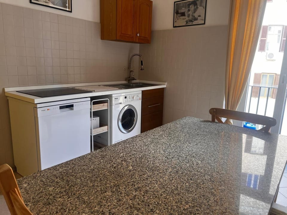 Kitchen or kitchenette, dishwasher, stove, washing machine