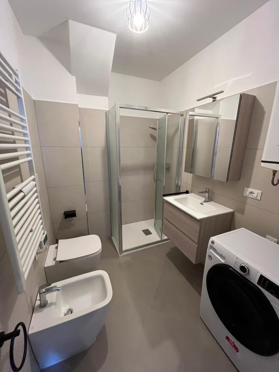 Shower, Toilet, Bathroom, towels